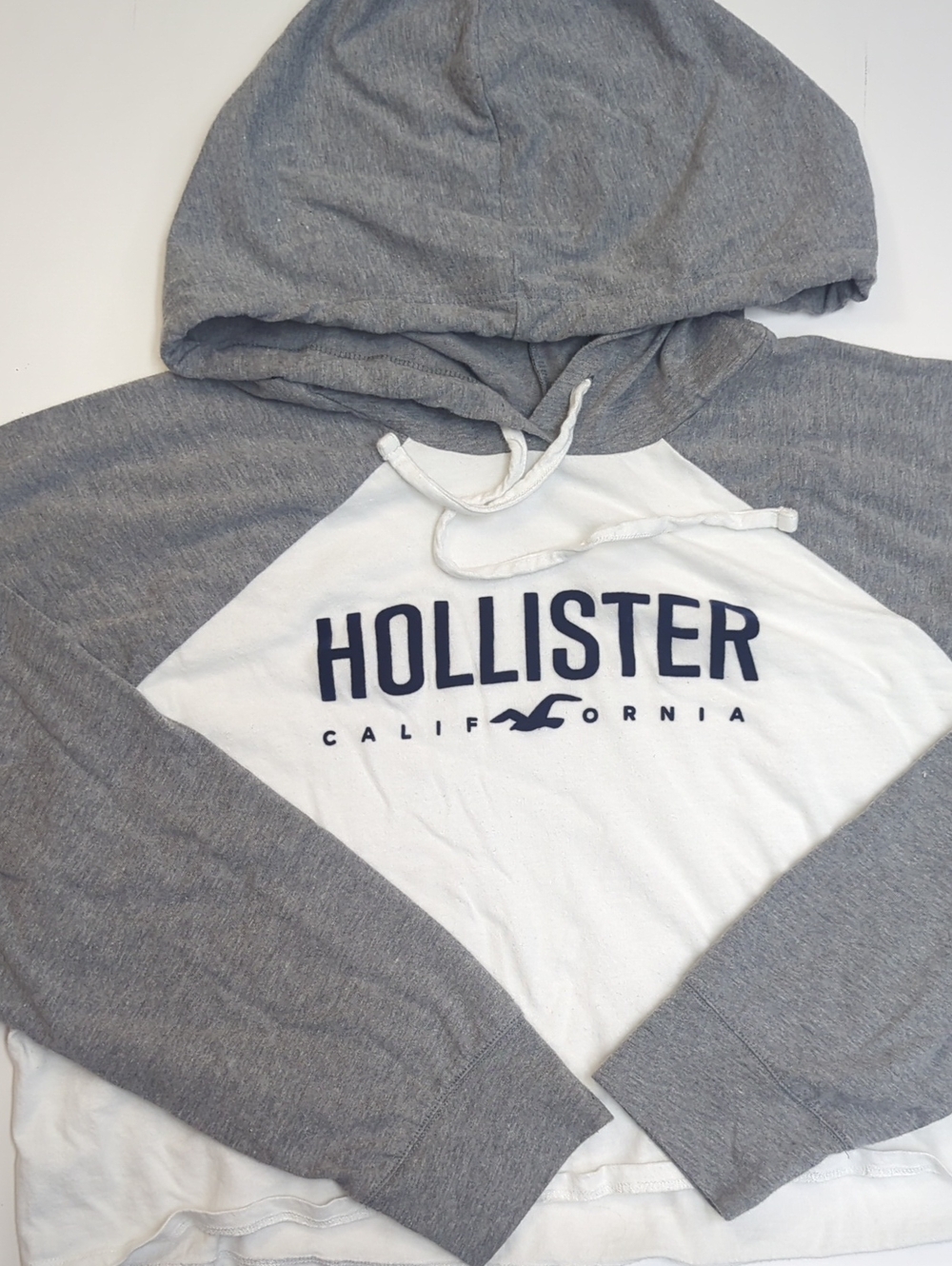 Hollister California Gray & White Hooded Sweatshirt Logo Size Medium